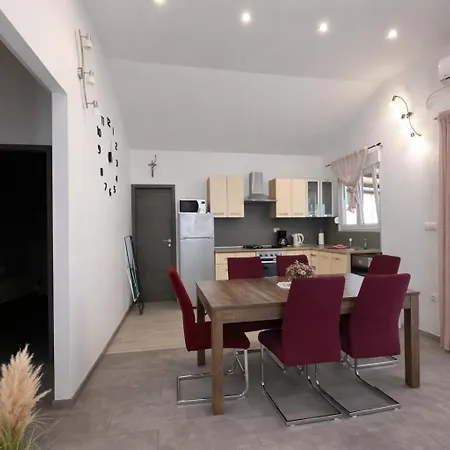 بيت للعطل Holiday Home Pakostane
