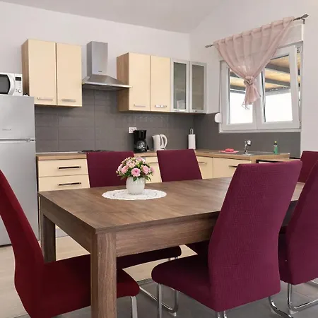 Holiday Home Pakostane * باكوشتاني