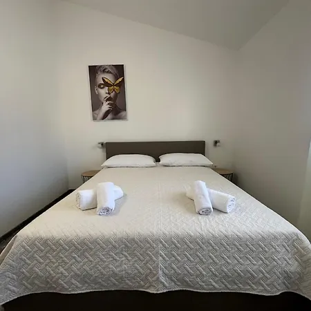 Semesterbostad Holiday Home Pakostane Pakoštane