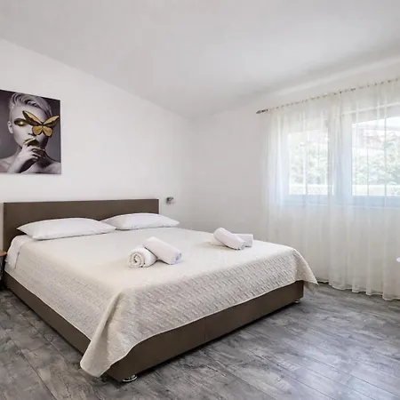 Casa de Férias Holiday Home Pakostane Pakoštane